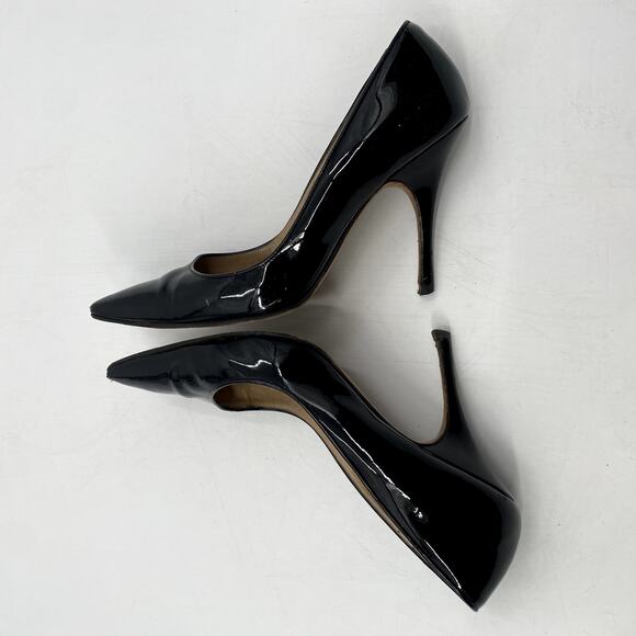 Manolo Blanhik Black Patent Leather Pointed Toe Pumps - Picture 4 of 7